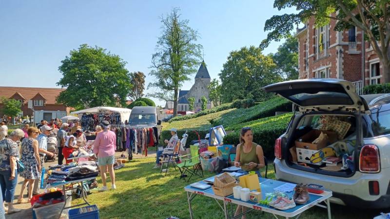 Emelkoen bruist  29 - Reuze Rommelmarkt met Boeken-, Vinyl- en CD‑Beurs in Humelgem 